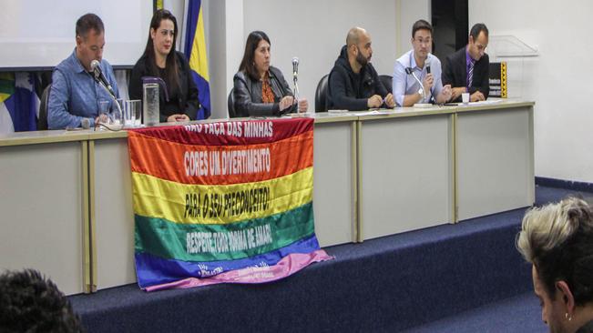 Comunidade LGBT discute demandas regionais no Consórcio