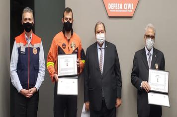 Coordenador do GT Gestão de Riscos do Consórcio ABC recebe Medalha de Defesa Civil