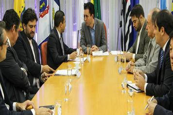 Consórcio sedia reunião para reforçar presença do Ministério da Indústria na região