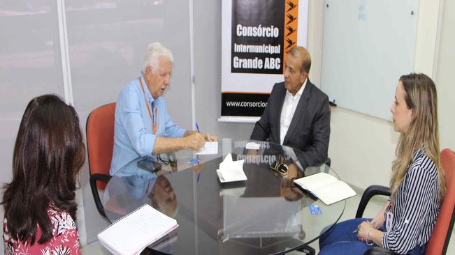 Consórcio ABC debate melhorias no transporte coletivo com sindicato das empresas do setor
