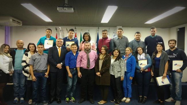 Delegação de estudantes da Colômbia visita sede do Consórcio
