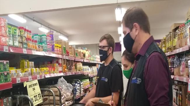 Procon-SP autua supermercados no Grande ABC por abuso de preços