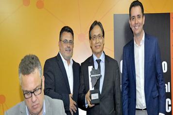 Prefeitura de Mauá homenageia médico Sang Joon Cha  com o Prêmio Mérito Regional ABC