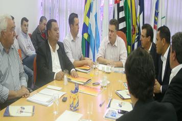 Prefeitos reforçam articulação por indústria da Defesa como transformadora da economia da região