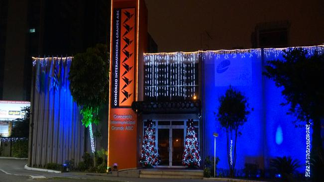 Consórcio inaugura decoração de Natal