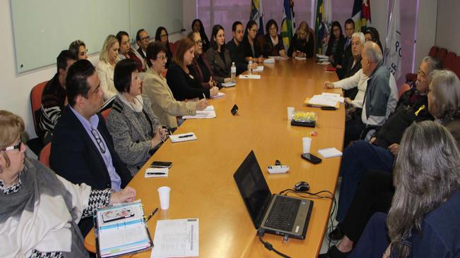 Grupo Temático Políticas para a Juventude participa de reunião ampliada com voluntários do Centro de Valorização da Vida